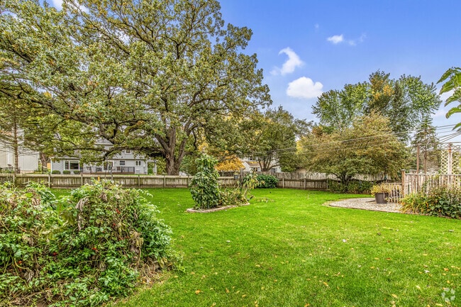 Building Photo - 5807 Black Walnut Dr