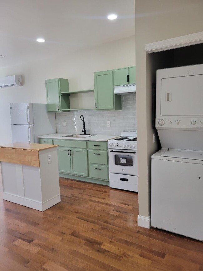 Primary Photo - 3140 N Rosewood St