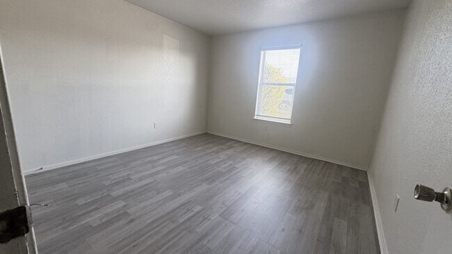 Building Photo - 1102 Circle M Dr