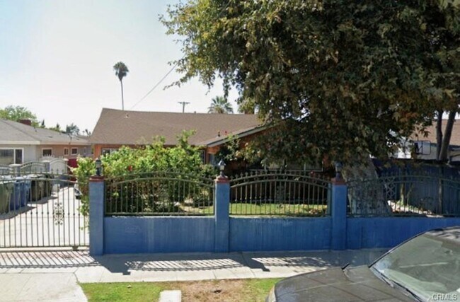 Building Photo - 7029 Bellaire Ave