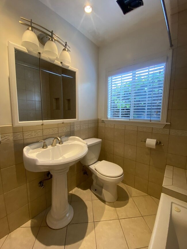 Building Photo - Charming Home in Covina