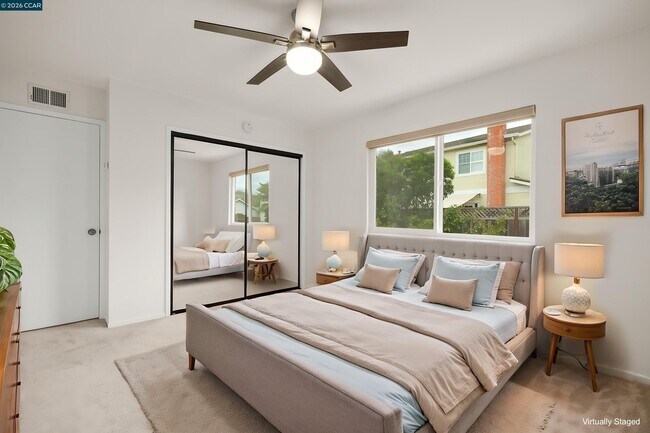 Building Photo - 560 La Copita Ct