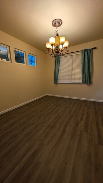 Building Photo - 2009 Foothill Vista Dr