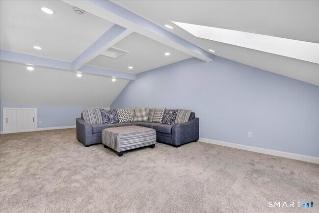 Building Photo - 675 Townsend Ave