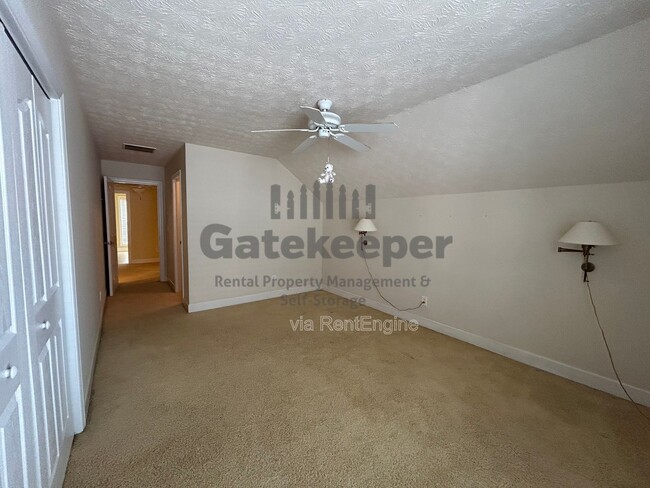 Building Photo - 111 Hanbury Ln