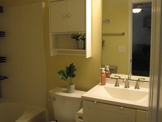 Building Photo - 8 Evanwald Ct