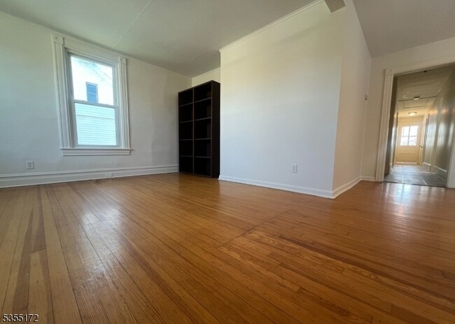 Building Photo - 19 E Hanover Ave