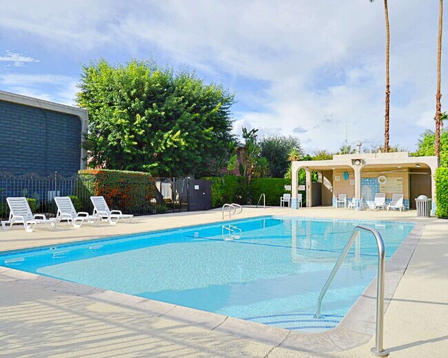 Building Photo - "Discover Your Oasis: Spacious 3-Bed Condo with Granite Touches in Palm Springs!"