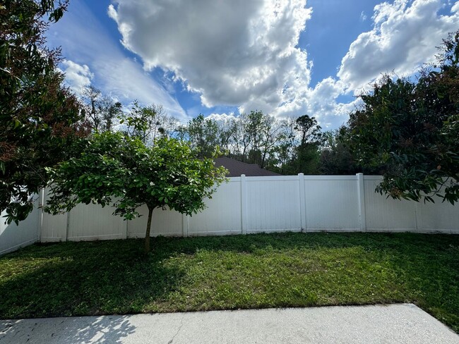 Building Photo - AAVAILABLE NOW! Charming 3 Bedroom and 2 B...