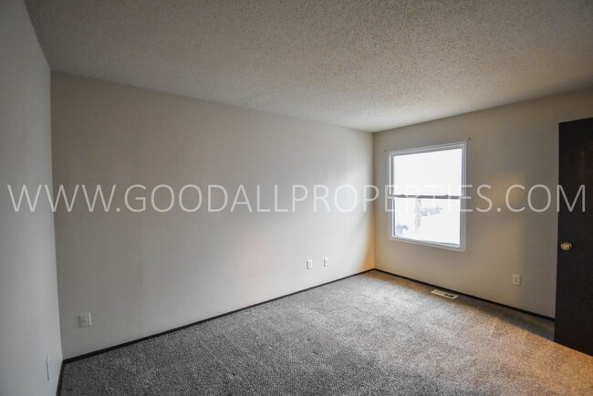 Building Photo - 1st Month Is Free! 3 Bedroom 1.5 Bathroom ...