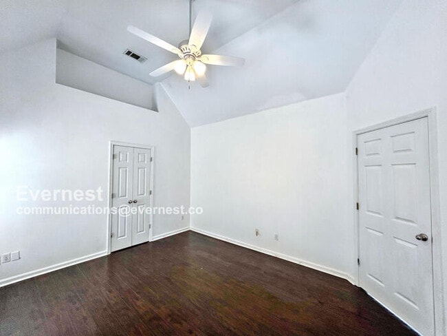 Building Photo - 1079 River Isle Dr