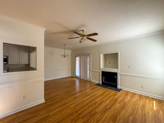 Building Photo - Charming 3 Bed 2.5 Bath Home in Gated Community