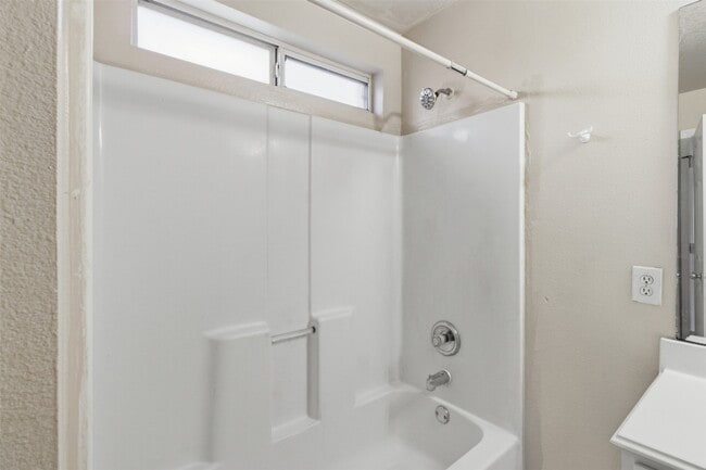 Building Photo - 15738 Boonridge Rd
