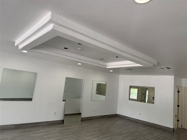Building Photo - 7424 Lindencrest St