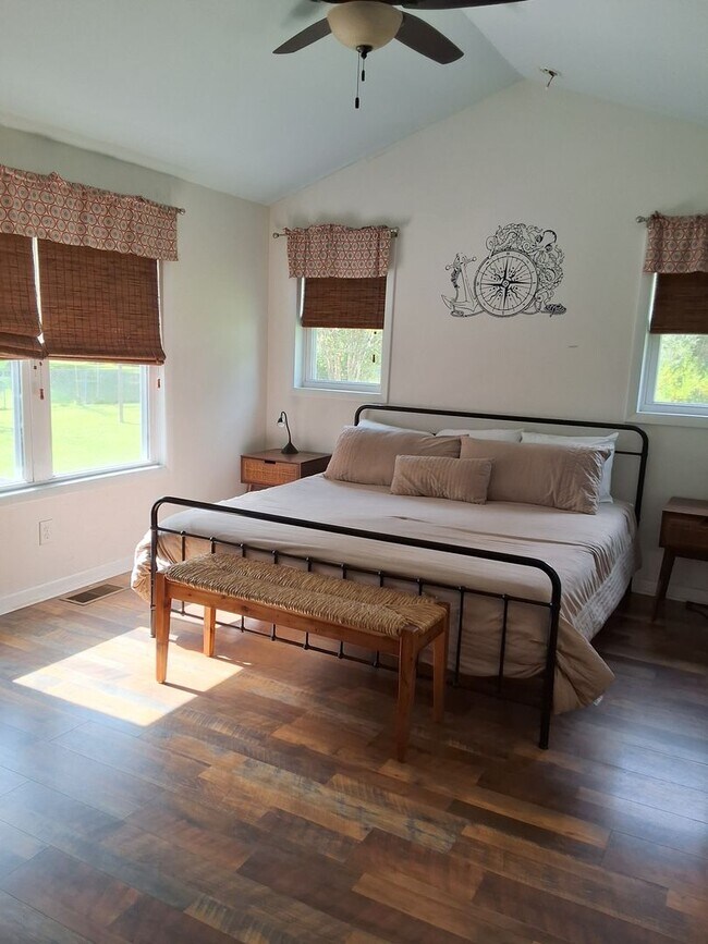 Building Photo - Fully Furnished home in Beaufort