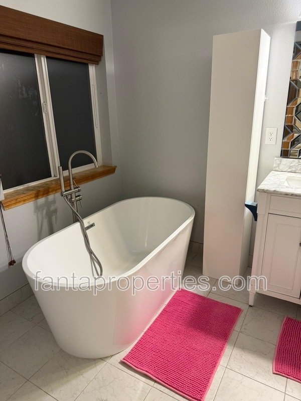 Building Photo - 320 Zillah Pl SE