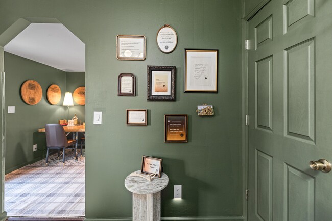 Building Photo - 619 Taylor Ave