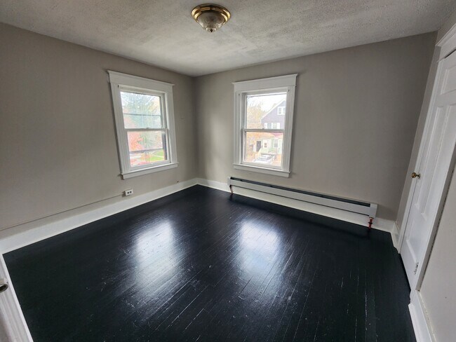 Building Photo - 325 Hazelwood Terrace