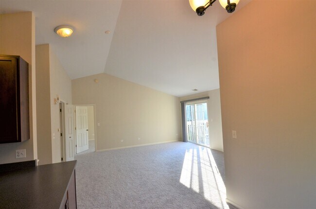 Building Photo - 2843 Rutland Cir