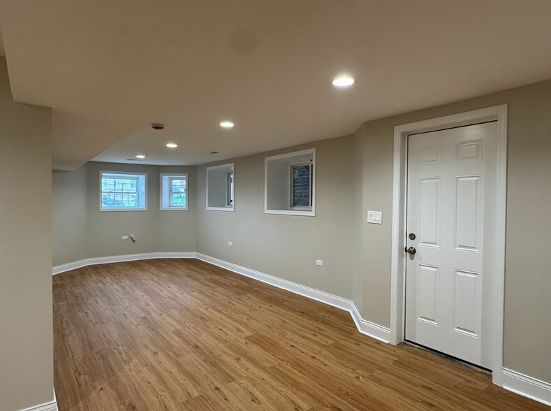 Building Photo - 6348 S Langley Ave