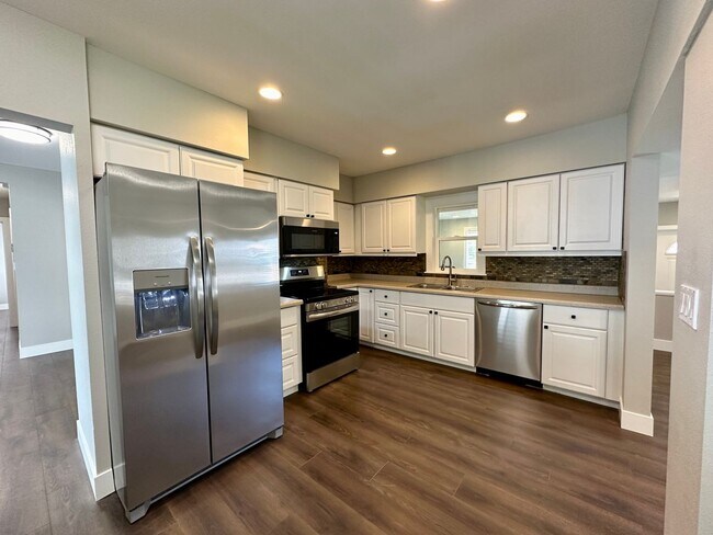 Building Photo - Come Experience the Charm of Cle Elum