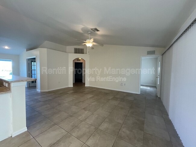 Building Photo - 1429 NE 5th Ave