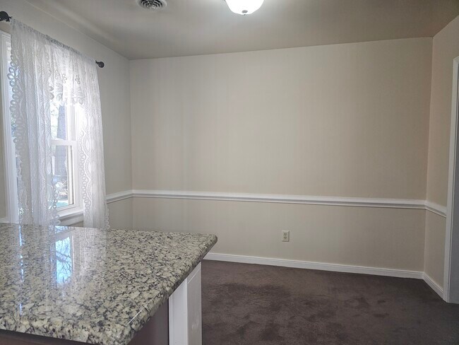 Building Photo - 1207 Blue Jay Ln