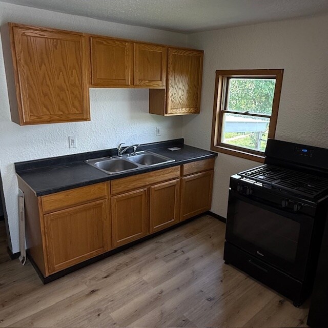 Kitchen - 1304 Blackhawk Blvd