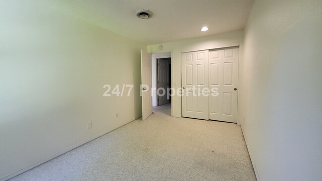 Building Photo - Stunning Home in Tranquil SW Neighborhood