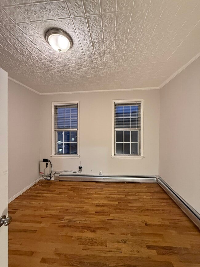 Building Photo - 614 GRAND St