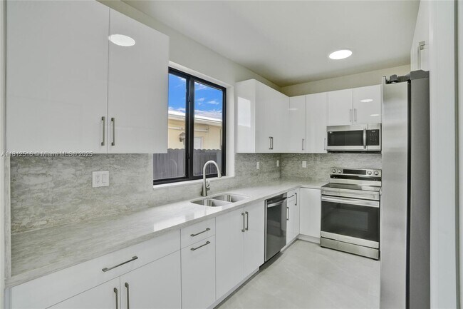 Building Photo - 5145 E 3rd Ave