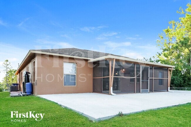 Building Photo - 652 Keller St E