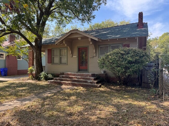 Primary Photo - 512 S Crawford Ave