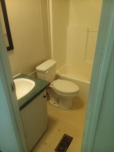 Building Photo - 333 Weatherbrook Ln