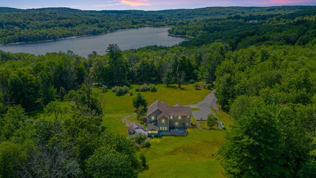 Building Photo - 163 Silver Lake Rd