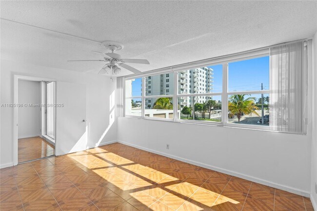 Building Photo - 1410 S Ocean Dr