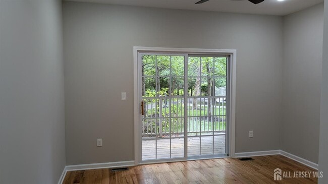 Building Photo - 120 Forest Dr
