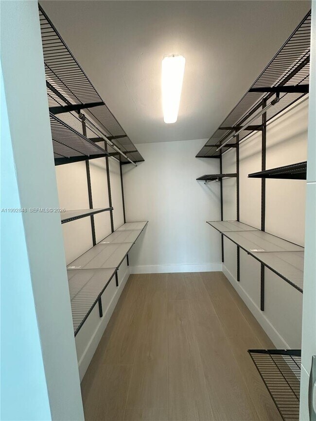 Building Photo - 2655 Collins Ave