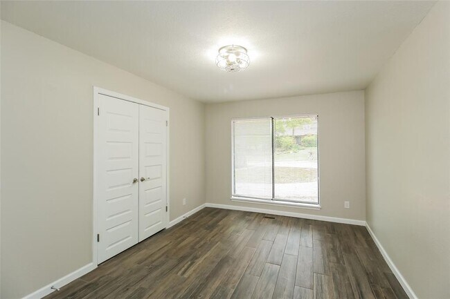 Building Photo - 2133 Running Branch Rd