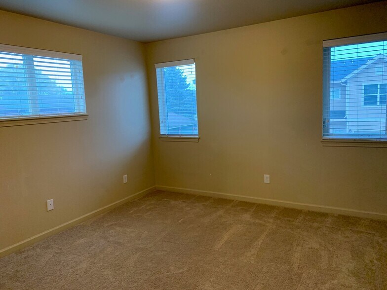 Building Photo - 3025 17th Ave W