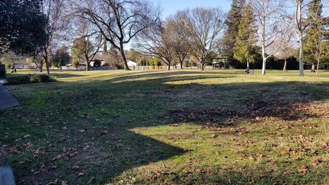 Building Photo - North Davis Condo-Available