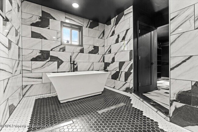 Building Photo - 523 Meyer St