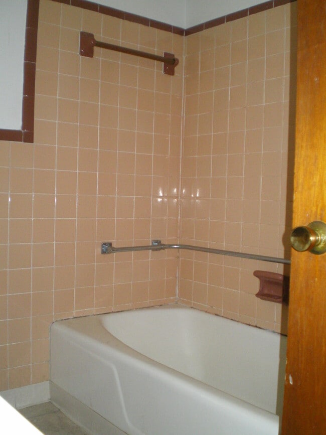 Building Photo - 1291 Brown Ave