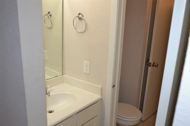 Building Photo - 6111 Beverly Hill St