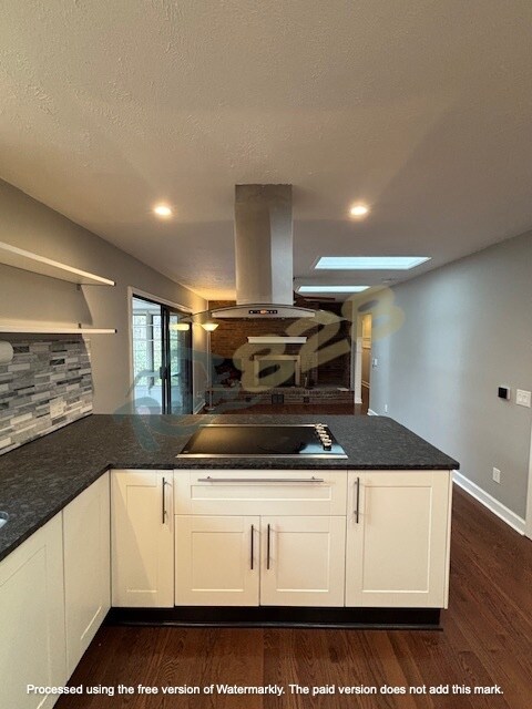 Building Photo - 201 Camellia Way