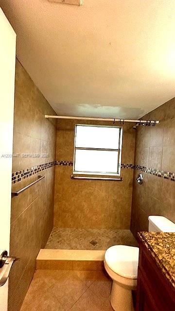 Building Photo - 10176 Twin Lakes Dr