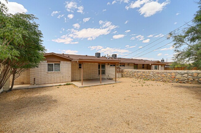 Building Photo - 3214 N Stanton St