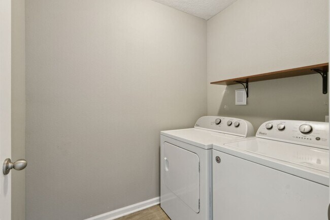 Building Photo - Spacious 5-Bedroom Home  – Prime Amelia Concourse Location!