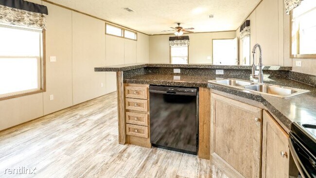 Building Photo - 3 br, 2 bath Mobile Home - 136 Sycamore Loop
