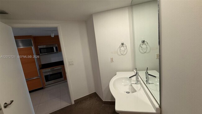 Building Photo - 475 Brickell Ave